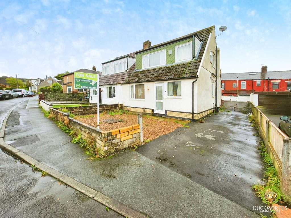 Property photo 1 of 11