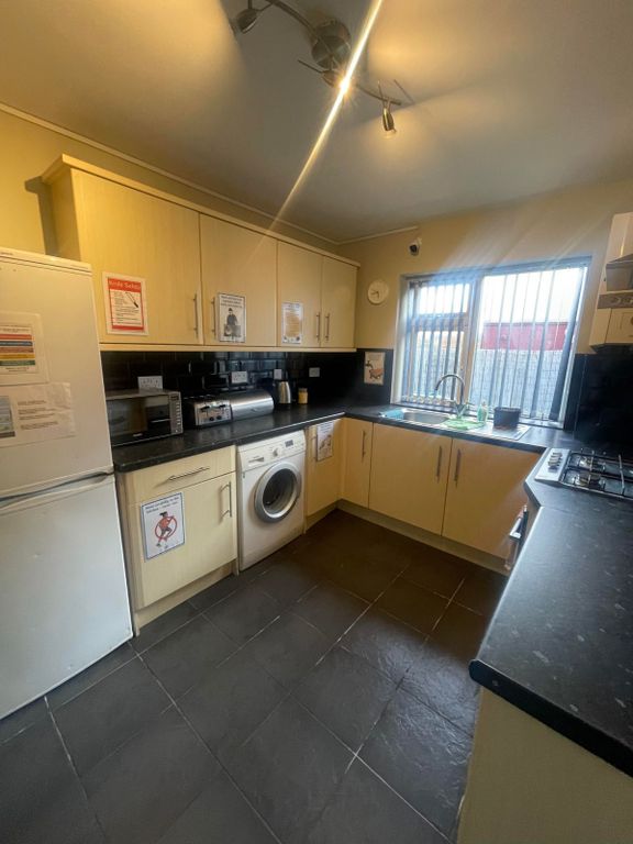 Property photo 1 of 10 3 Bed Flat To Rent Dunstable Road, Luton Lu4