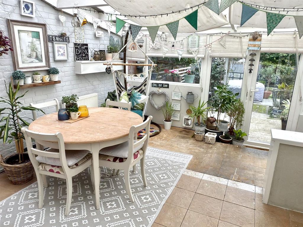 Property photo 2 of 27 Contry.Jpg