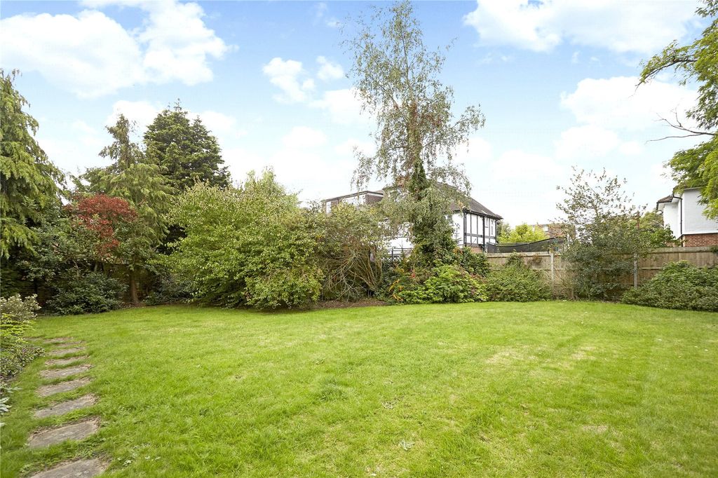 Property photo 3 of 9 Communal Grounds