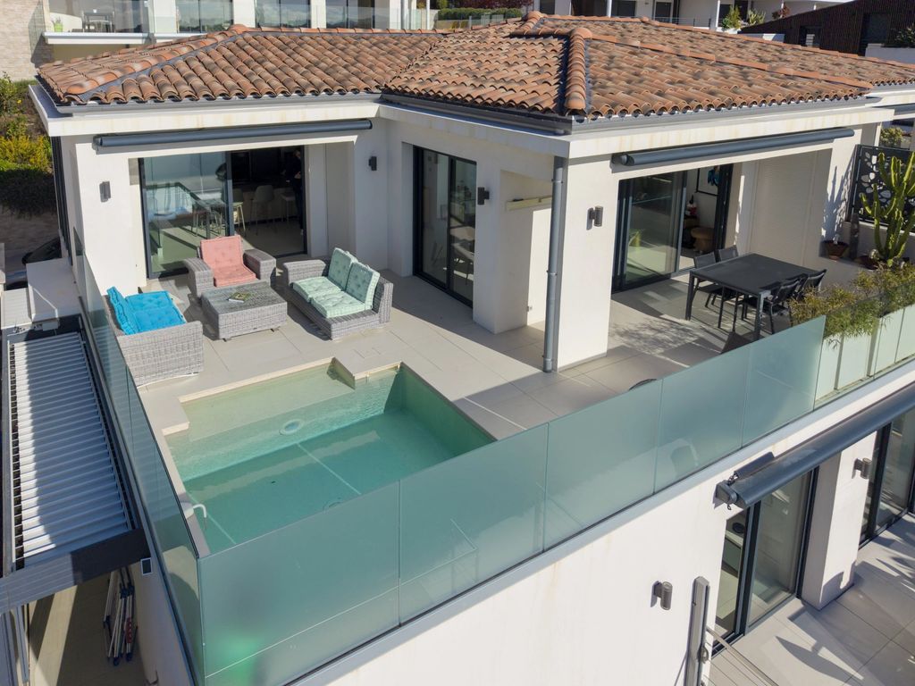 Property photo 2 of 15