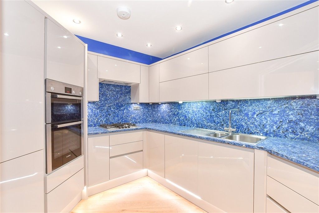 Property photo 3 of 8 Kitchen