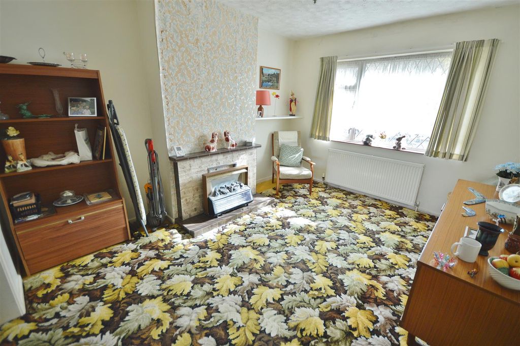 Property photo 2 of 15 Lounge