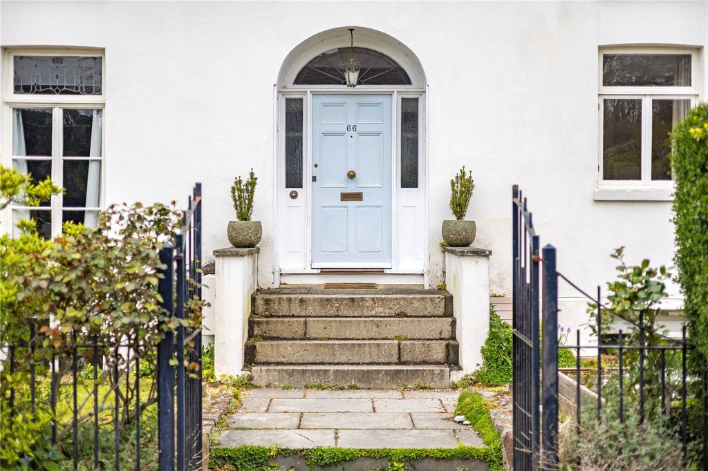 Property photo 3 of 22 Gated Entrance