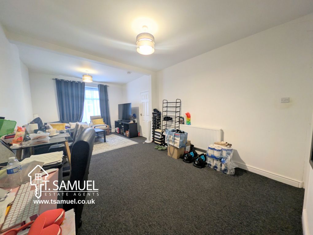 Property photo 3 of 20 Living Room