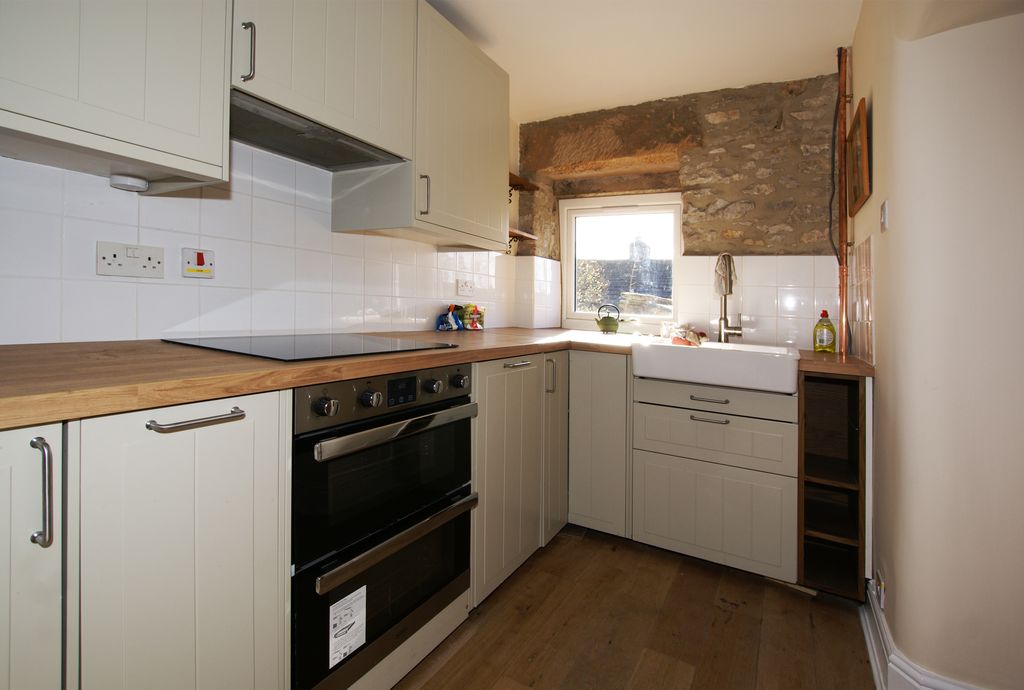 Property photo 2 of 9 Pretty Corner Kit 2