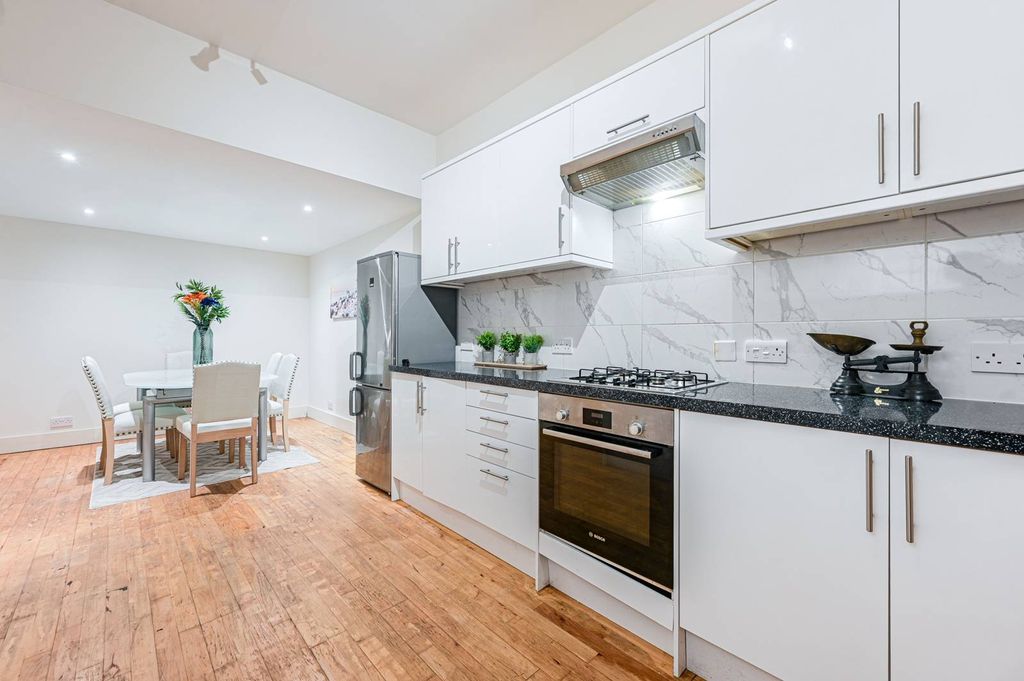 Property photo 3 of 31