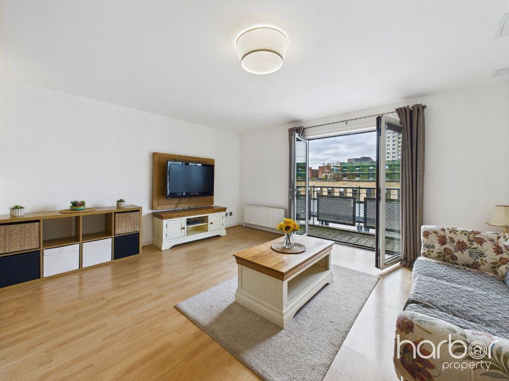 Property photo 2 of 20 4401774
