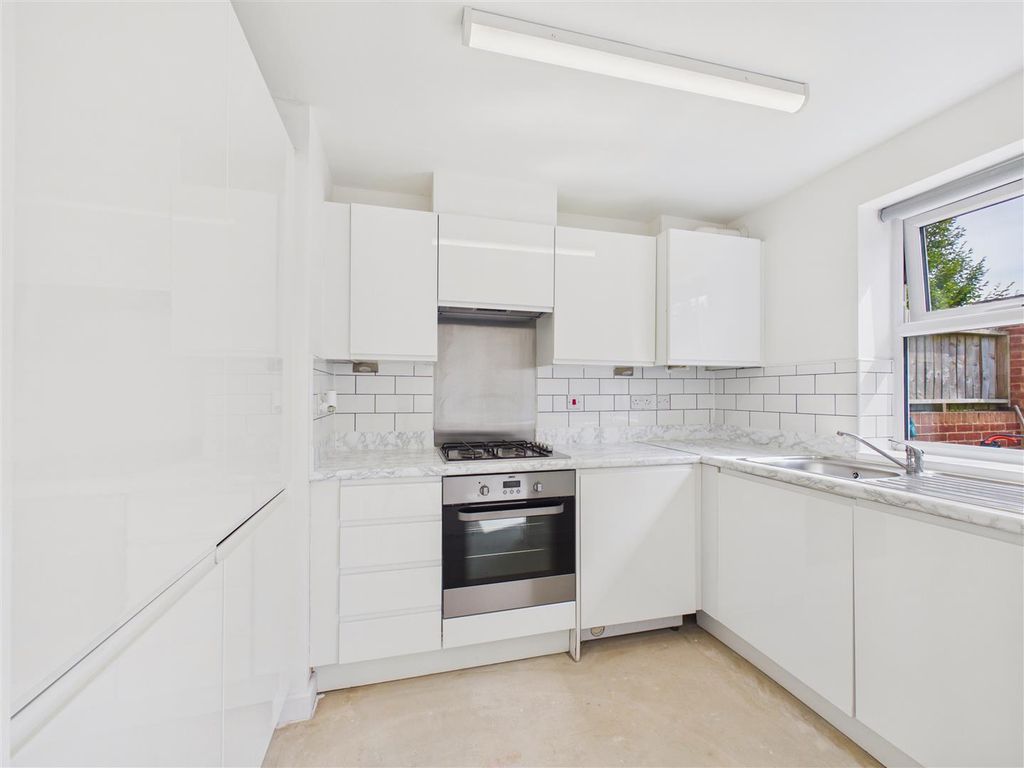 Property photo 3 of 12 Kitchen