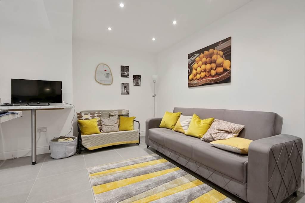 Property photo 3 of 5 Living Room