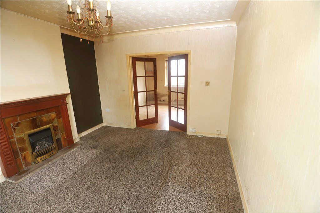 Property photo 3 of 19 Living Room