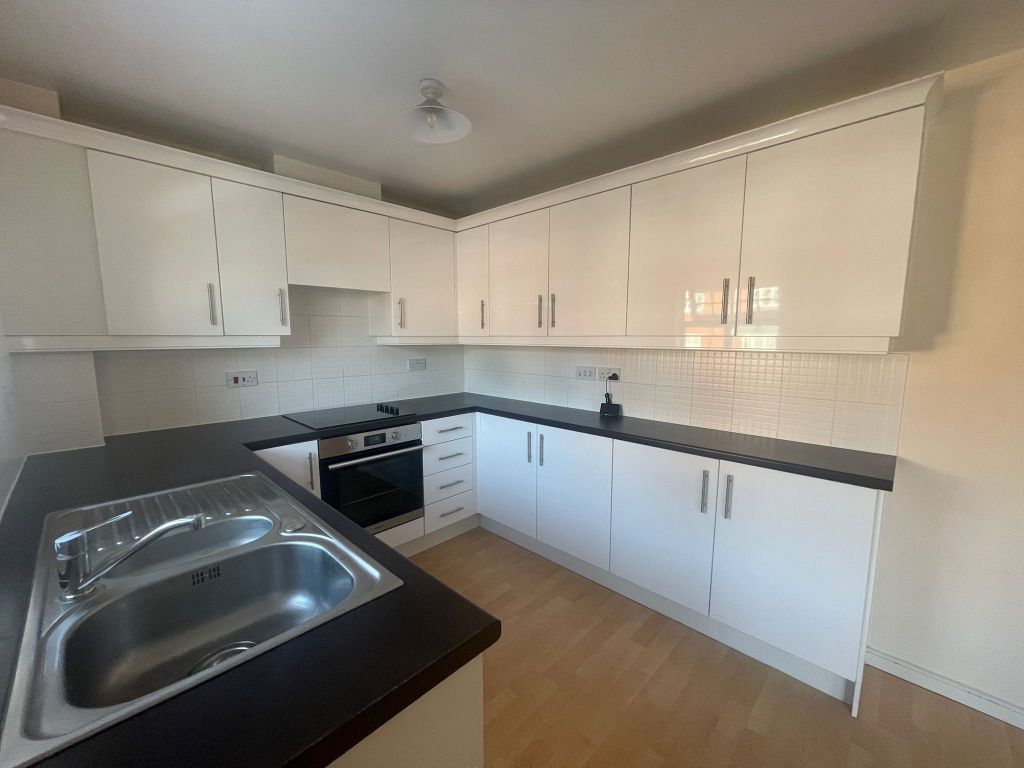 Property photo 2 of 8 Kitchen