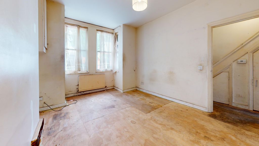 Property photo 2 of 11 3A Jersey Road, Hanwell, London, W7 2Jf