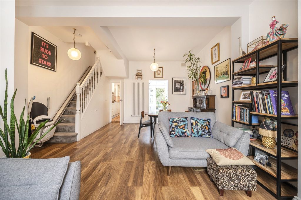 Property photo 3 of 18 Reception