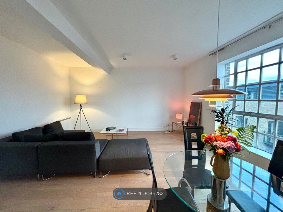 Property photo 1 of 18 Living