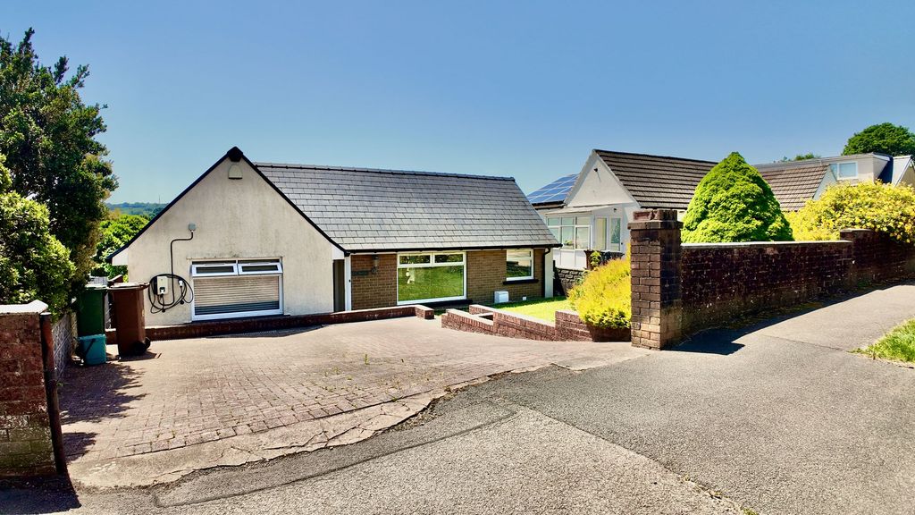 Property photo 1 of 32