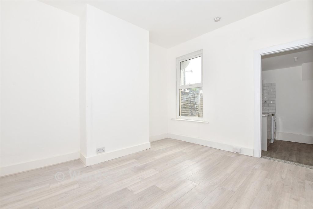Property photo 1 of 10 Dining Room