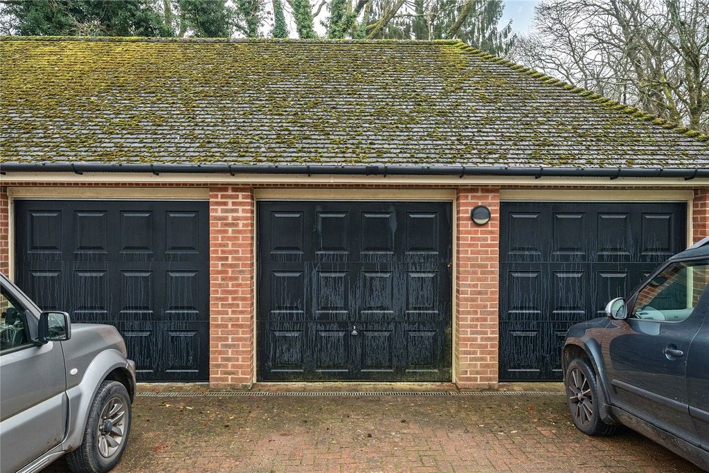 Property photo 2 of 21 Garage