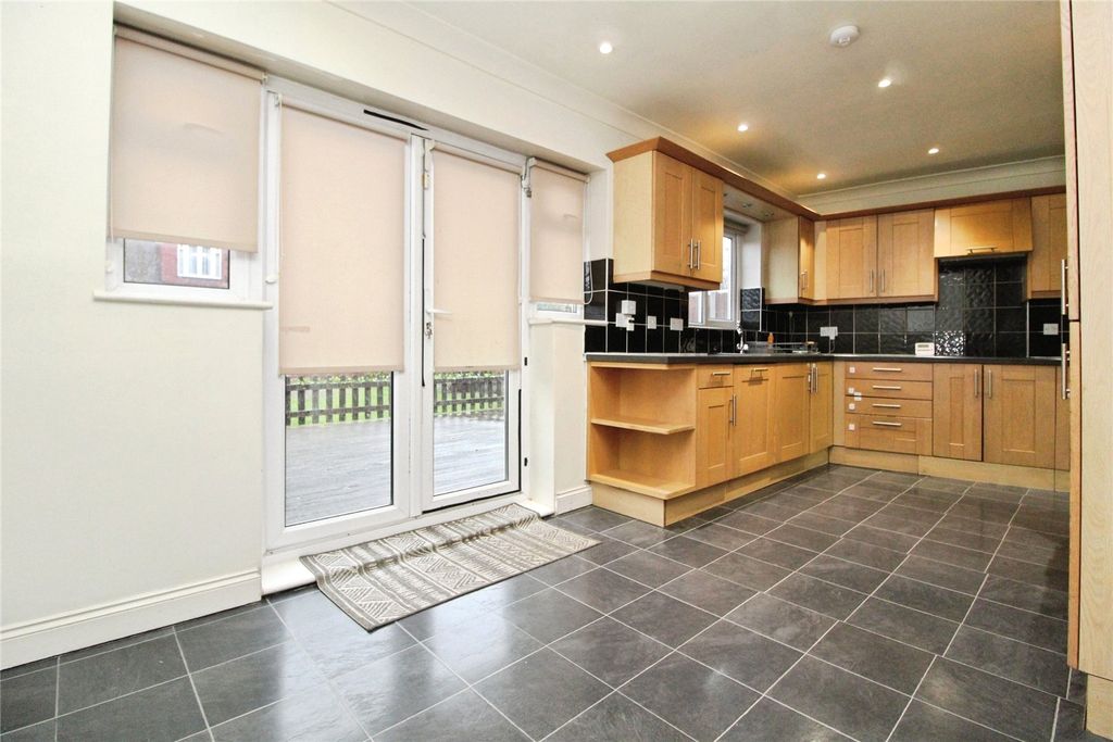 Property photo 3 of 14 Picture No. 16