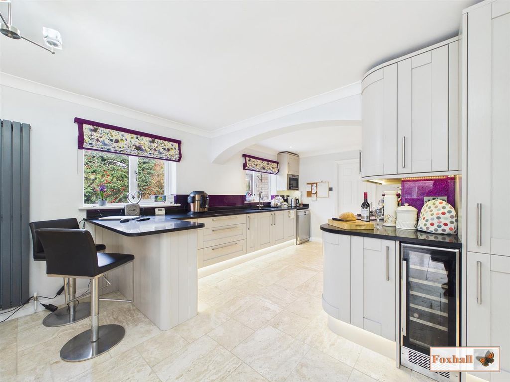 Property photo 3 of 46 Kitchen/Breakfast Room