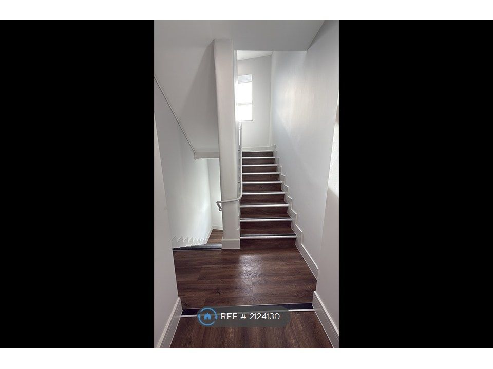 Property photo 3 of 32