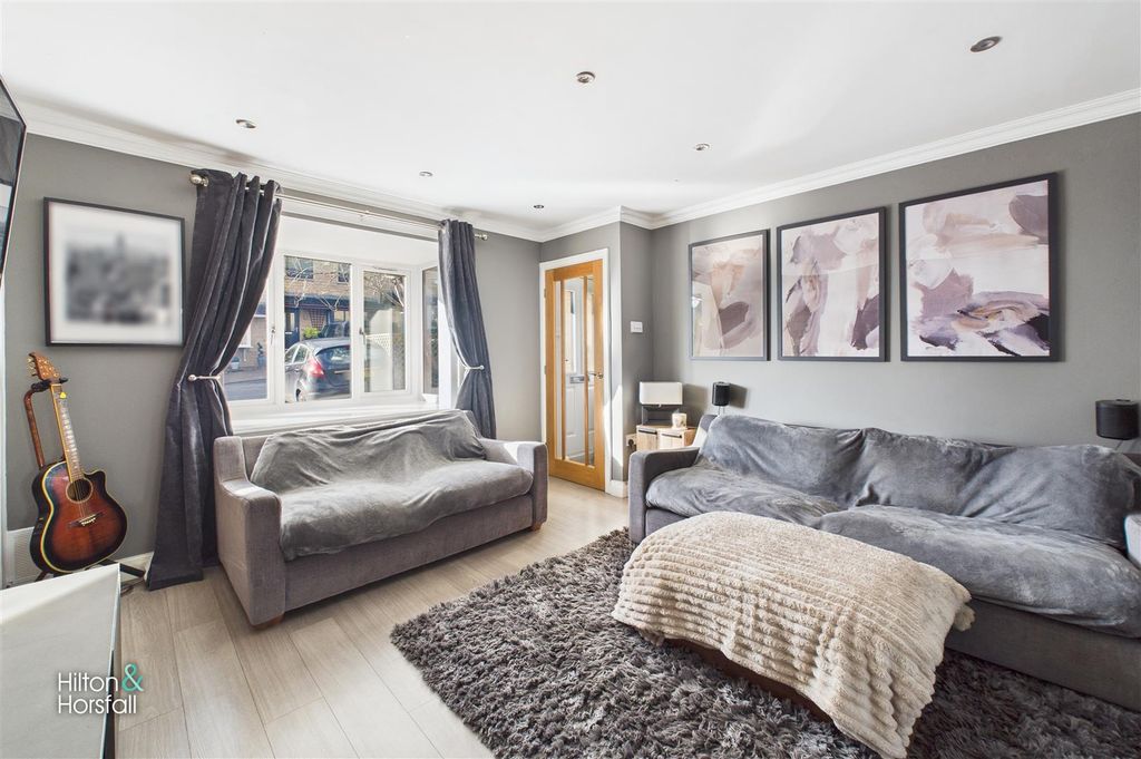 Property photo 3 of 14 St Michaels Court