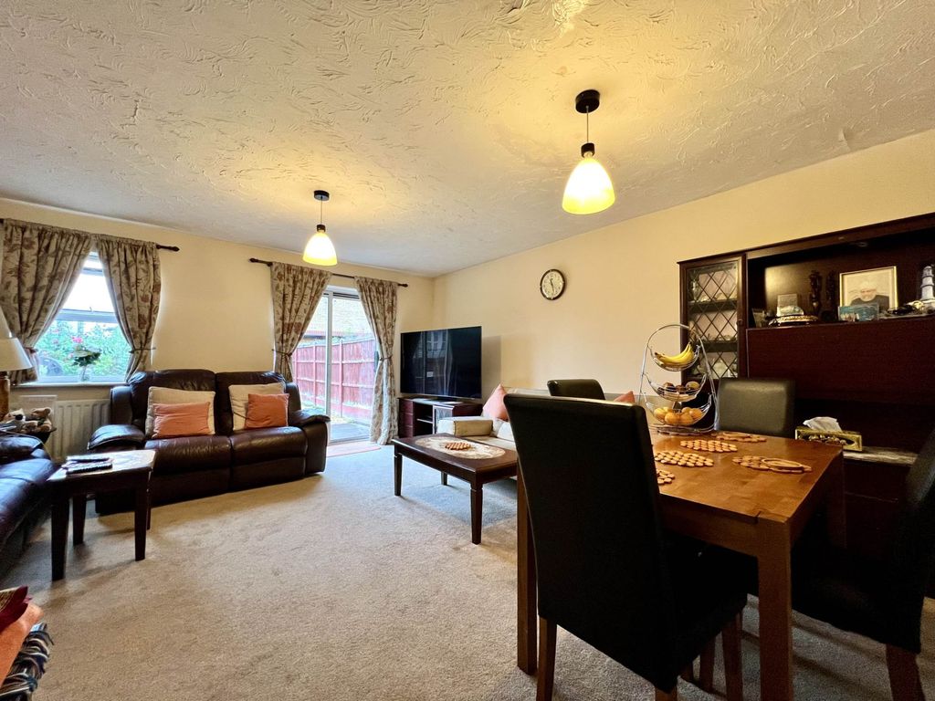 Property photo 2 of 11