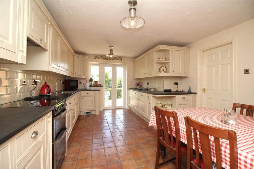 Property photo 3 of 15 Kitchen Breakfast.Jpg