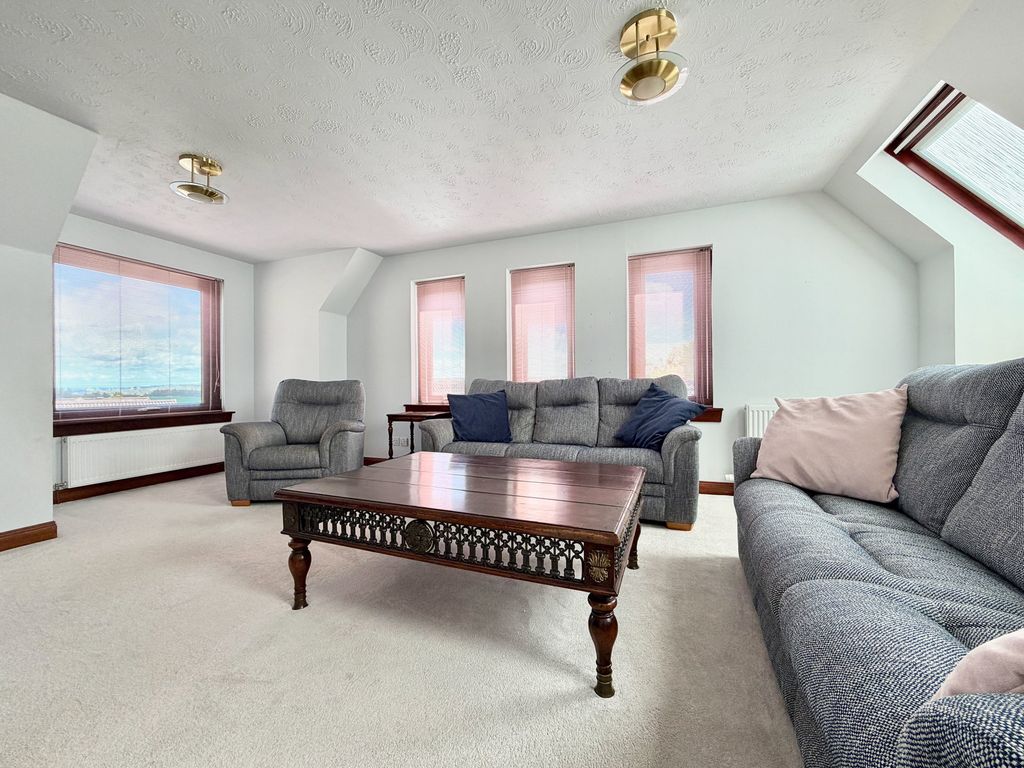 Property photo 2 of 39