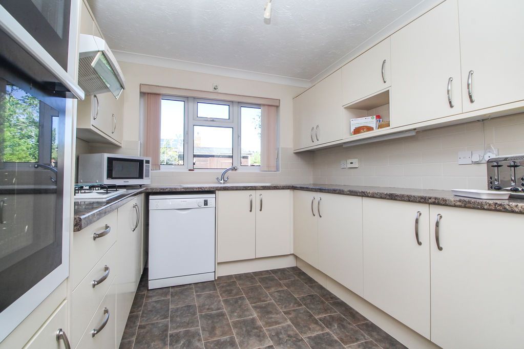 Property photo 2 of 21 Kitchen