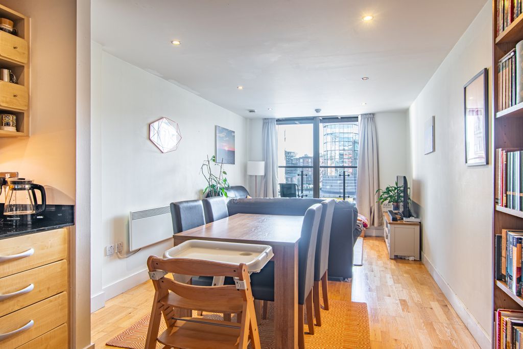 Property photo 2 of 20 Living1