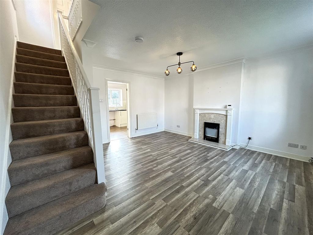 Property photo 2 of 14 Lounge