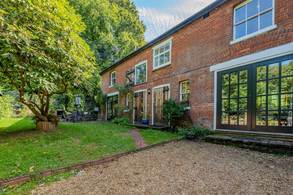 Property photo 2 of 27