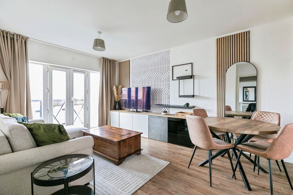 Property photo 2 of 18 Pbox-Img.Jpg