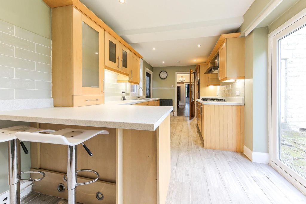 Property photo 3 of 19 Kitchen