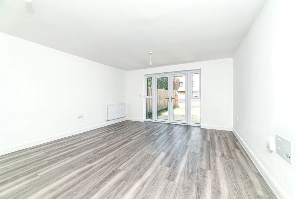 Property photo 2 of 19 Picture No. 05