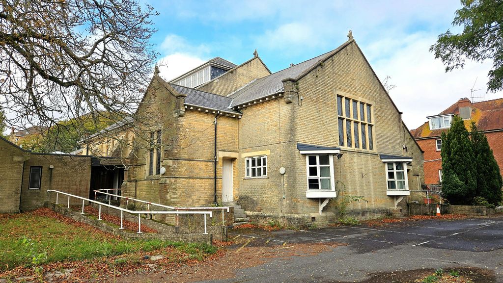 Property photo 2 of 5 20251013_114917E.Jpg