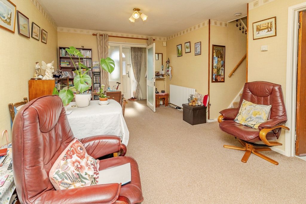 Property photo 2 of 16 Photo