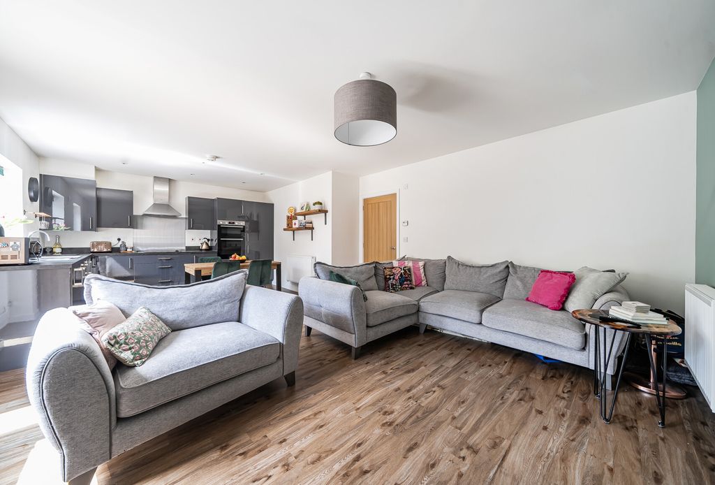 Property photo 2 of 15 1441918-8-69Ef959...