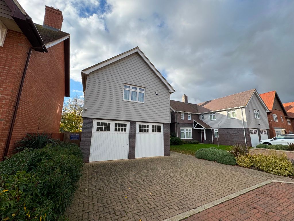 Property photo 2 of 42