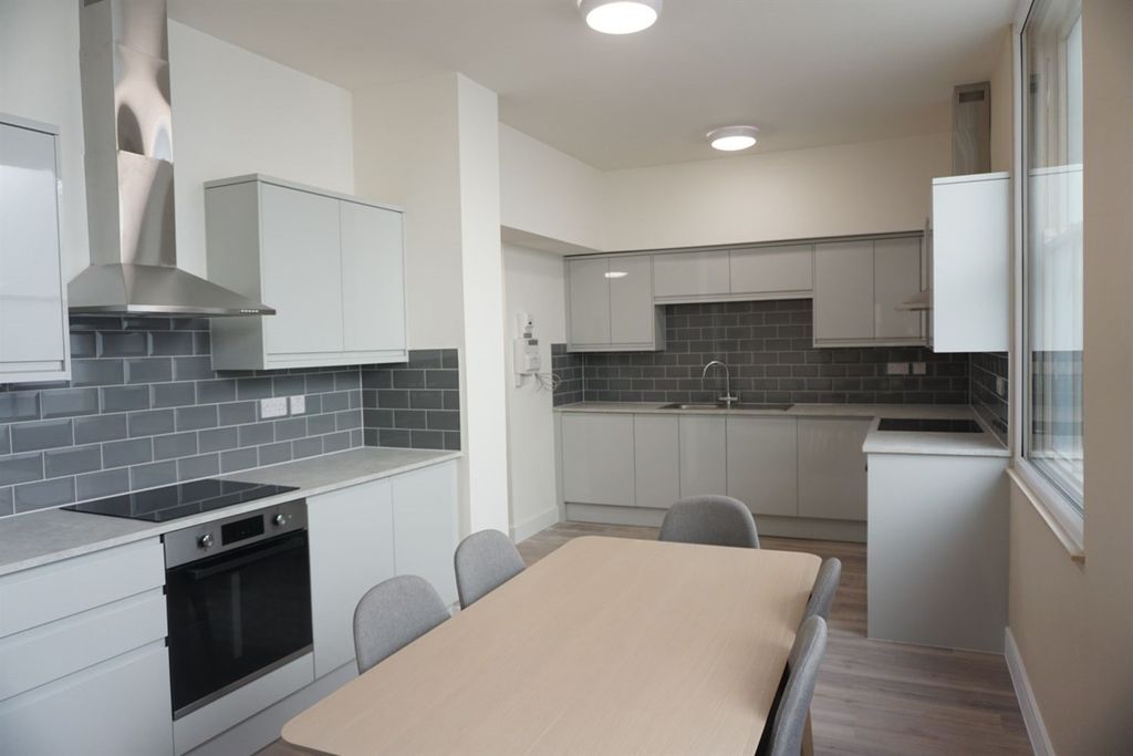 Property photo 1 of 15 (Main)