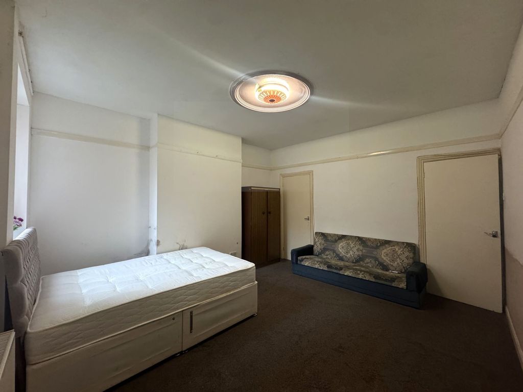 Property photo 2 of 8 Photo 3