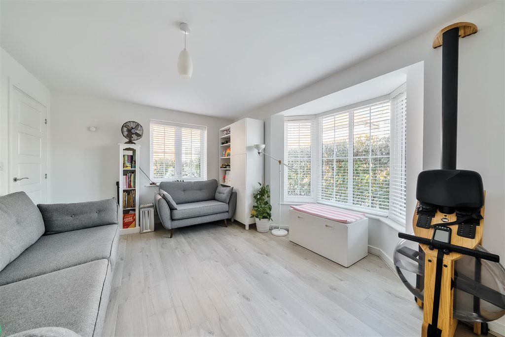 Property photo 3 of 16 32-681Dd2c675Fac-1289199-Arw-32-1.Jpg