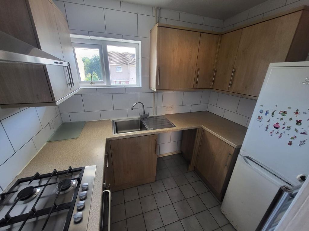 Property photo 3 of 9 Kitchen