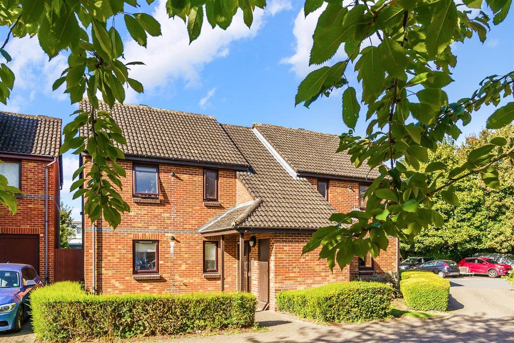 Property photo 1 of 13 Farriers Close (9).Jpg