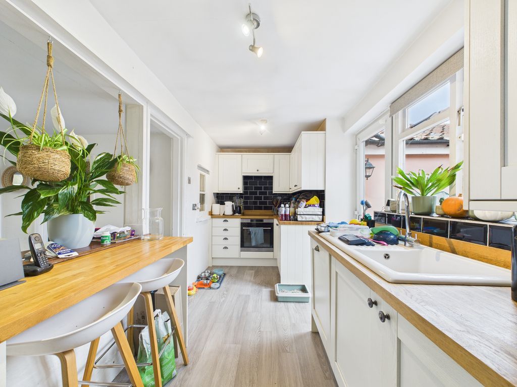 Property photo 3 of 15 Kitchen 2.Jpg