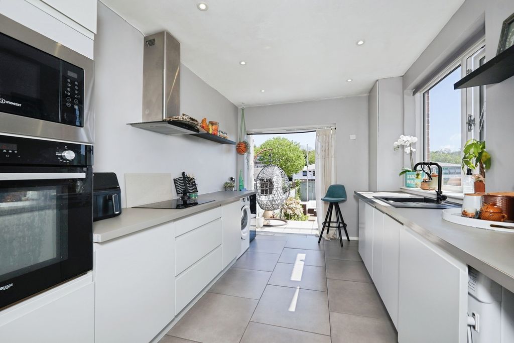 Property photo 3 of 16 Pbox-Img.Jpg