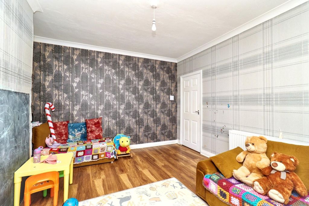 Property photo 3 of 19