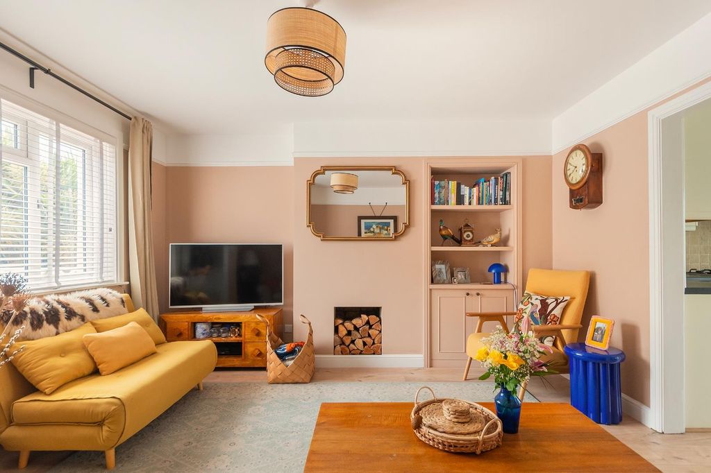 Property photo 1 of 41 1M6R2Br - Living Room A.Jpg