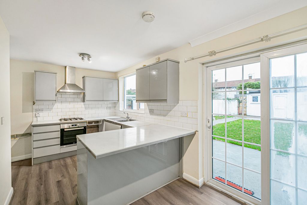 Property photo 3 of 25 Kitchen